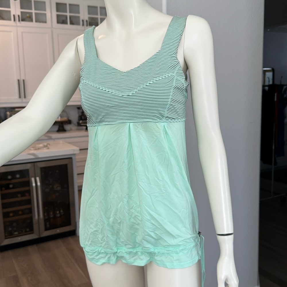 Lululemon women’s mint green, black stripes on the top elastic waist top size 8